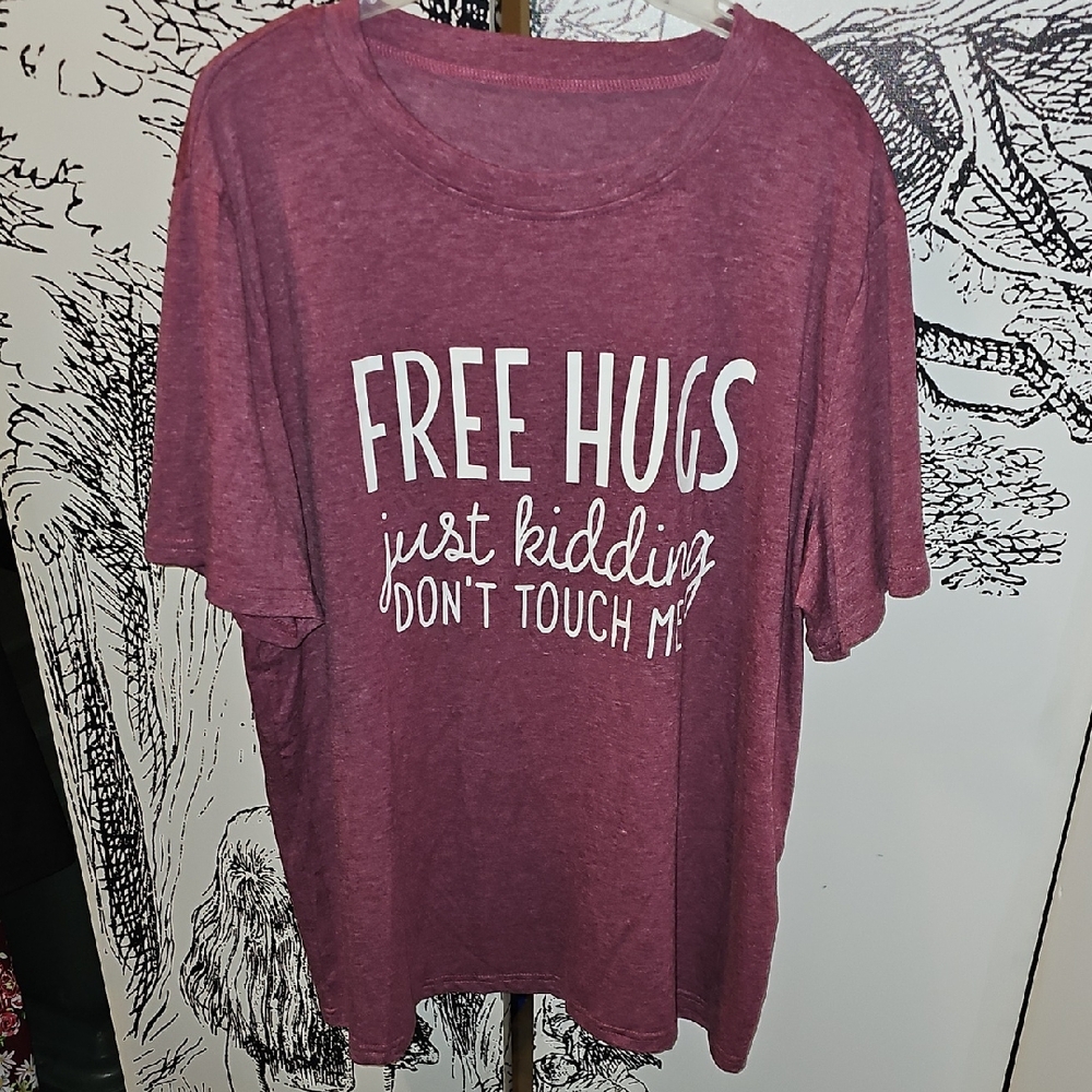 Women's Burgundy Graphic Tee - Free Hugs